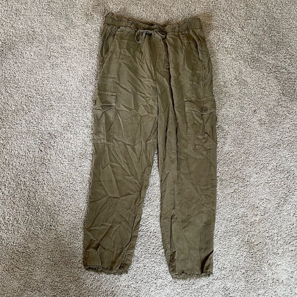 Chelsea & Violet Green Raw Hem Pants